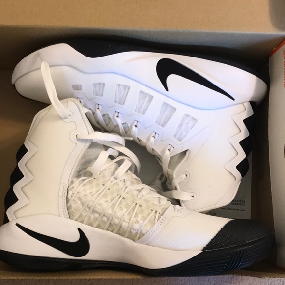 Nike Shoes - Women’s Nike HyperDunk basketball shoes